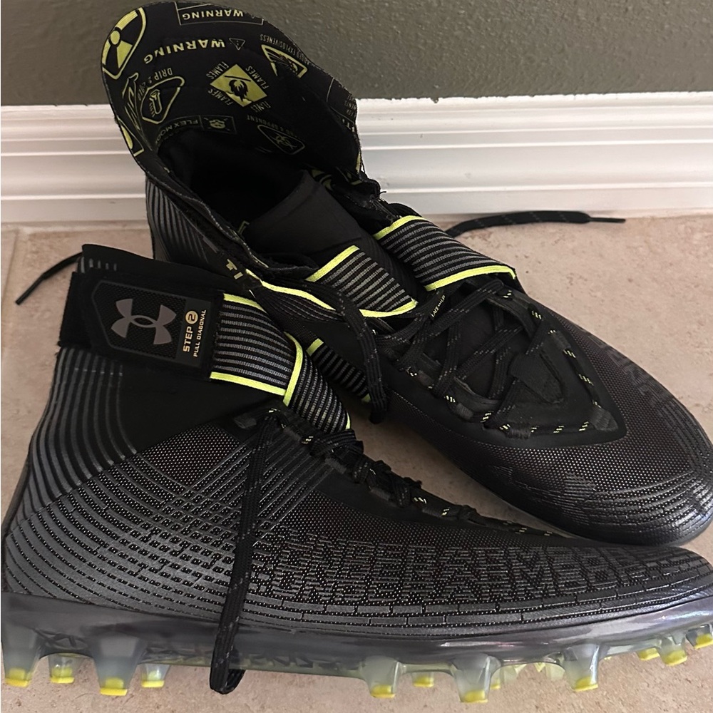 Under Armour Men's Black Football Cleats